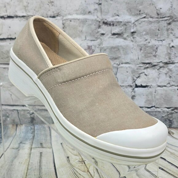 Dansko Vegan Volley Canvas Clogs Women’s 40 Khaki Beige Comfort Slip-On Shoes - Picture 1 of 9